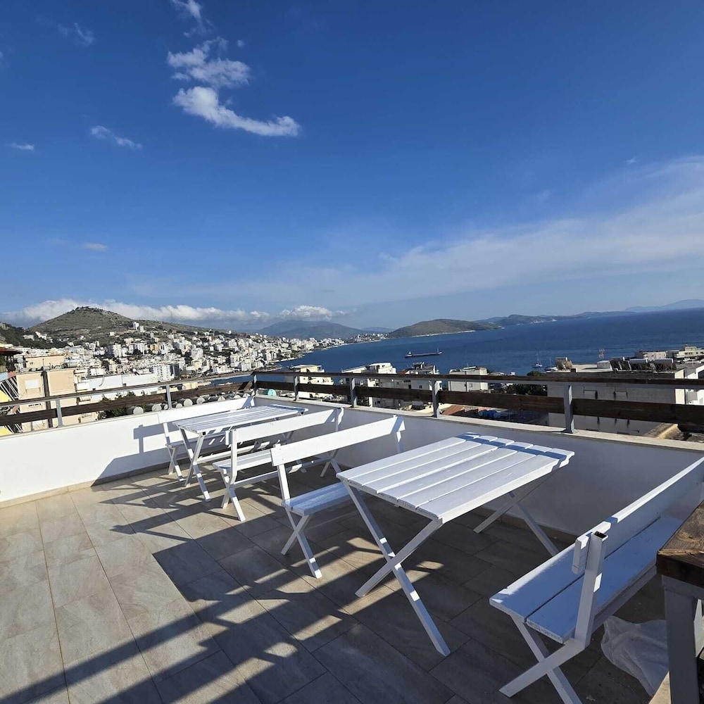 Lazy Roo Hostel Saranda