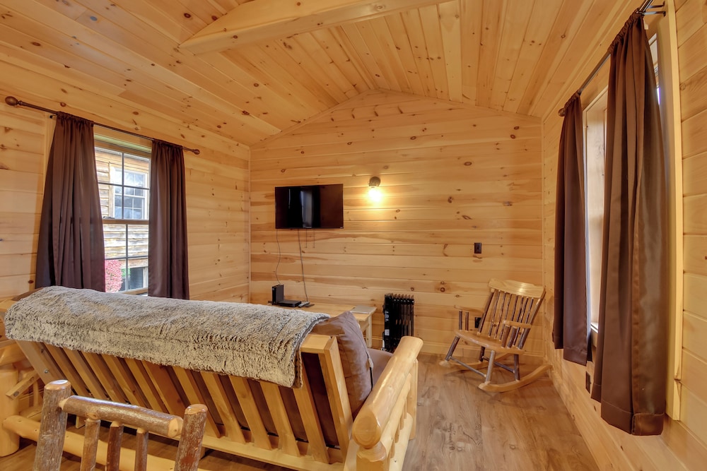 Bayfront Cabin w/ Docks & Access to Lake Ontario!