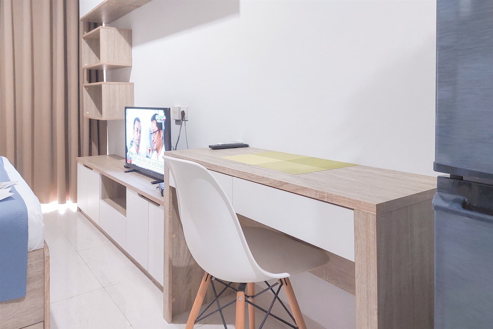 Modern and Comfy Studio Apartment Springwood Residence Tangerang