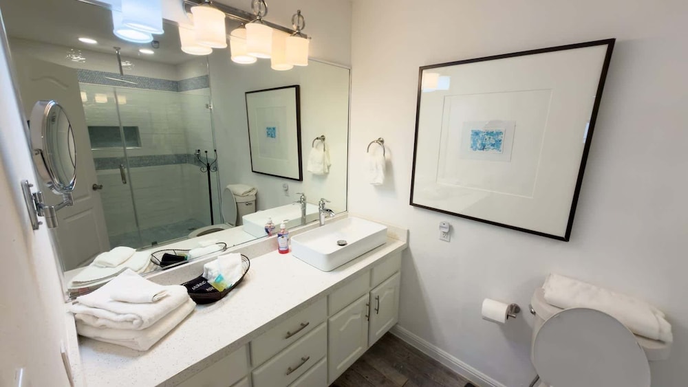 Penthouse Beachfront Views Renovated 4 Bedroom Condo