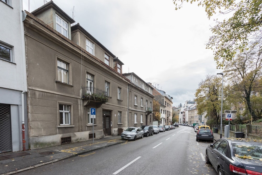 Modern 2bdr Loft in Old Town - Best Location