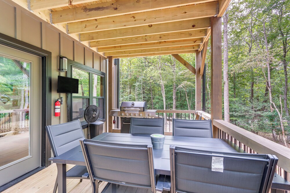 Ellijay Resort Home w/ Hot Tub & Fire Pit!