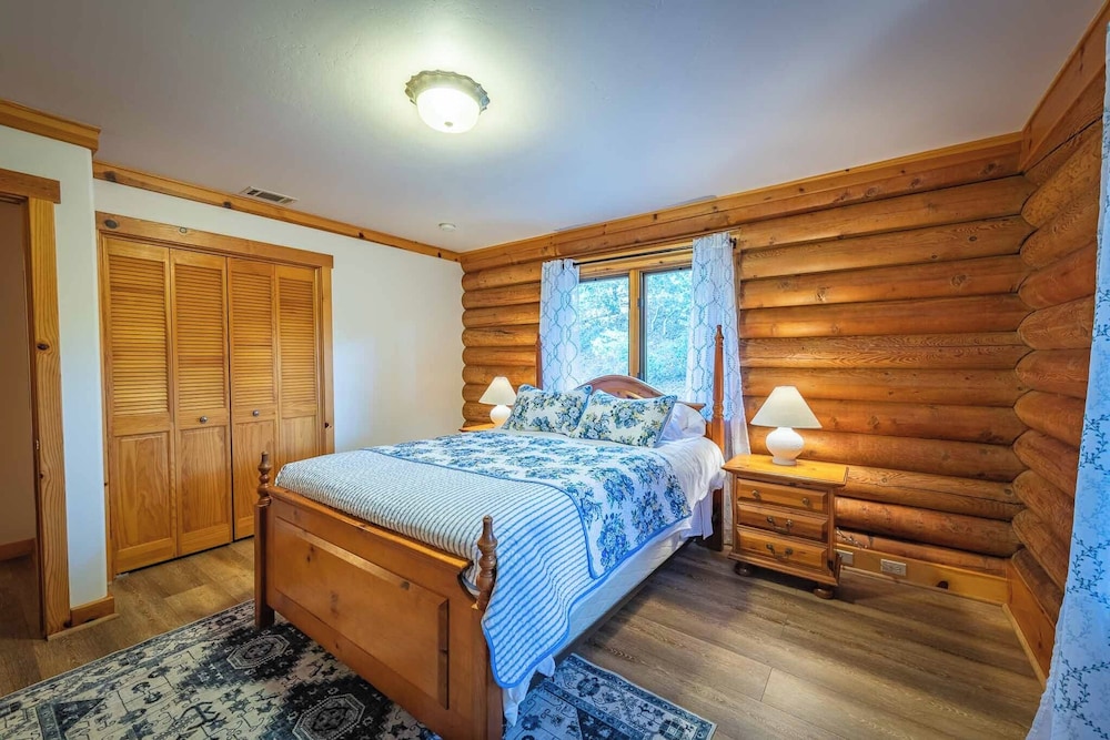 Oakwood Lodge
