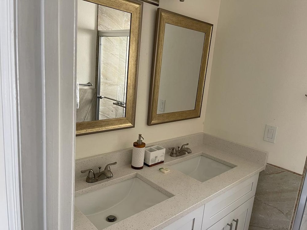 Grand Luxury 3BR Penthouse Near Disney Parks 2