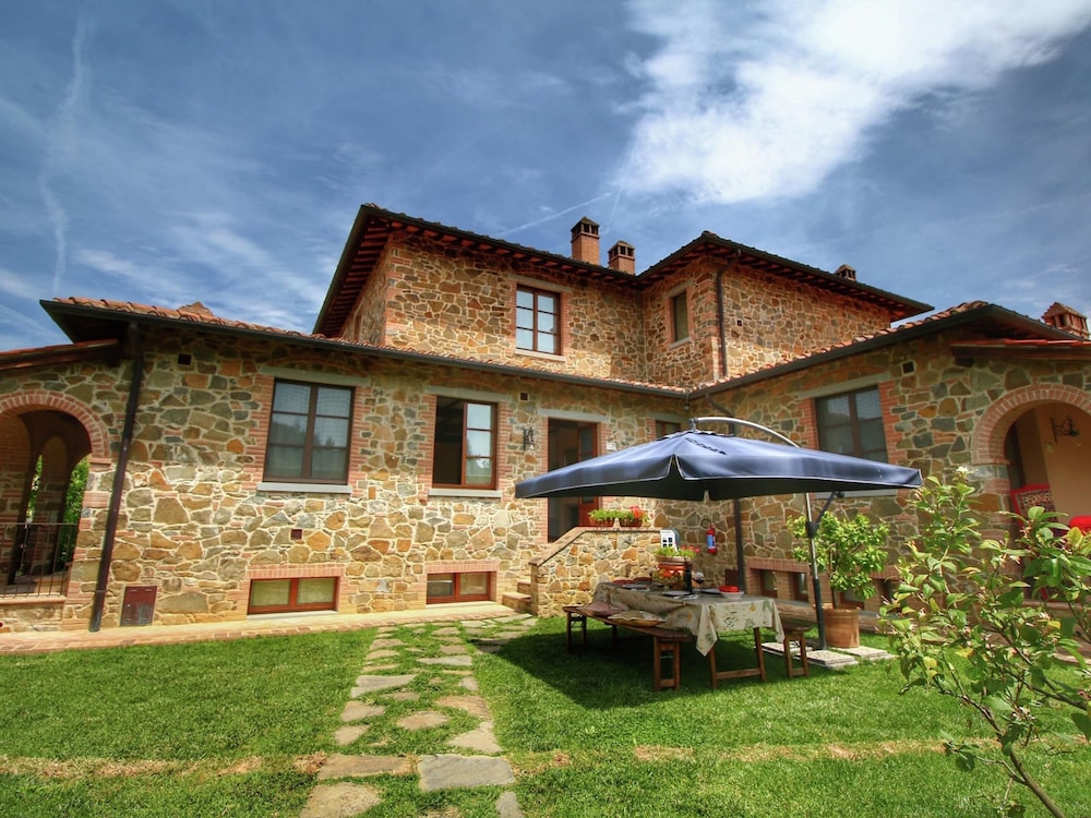 Cottage in Tuscany With Pool & Olive Groves