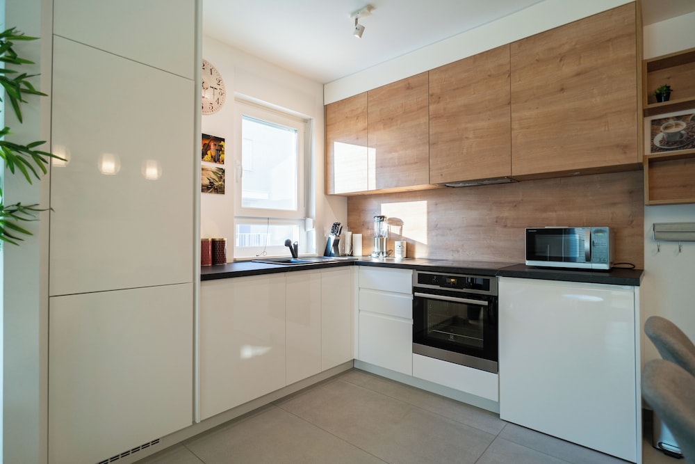Apartment Wing 77