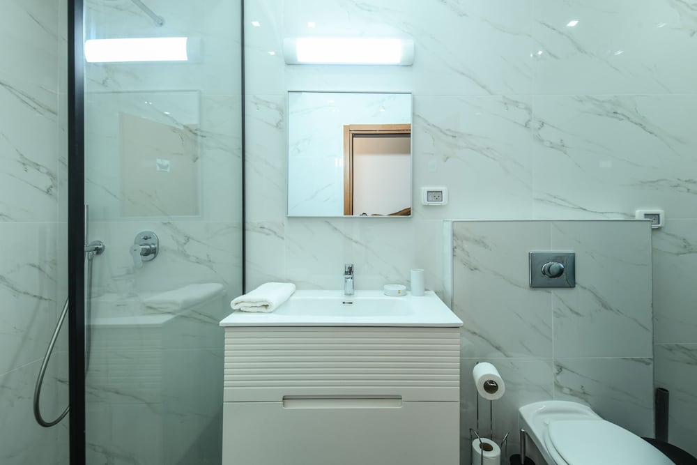 Newly Renovated Apartment in Tel Aviv view 5