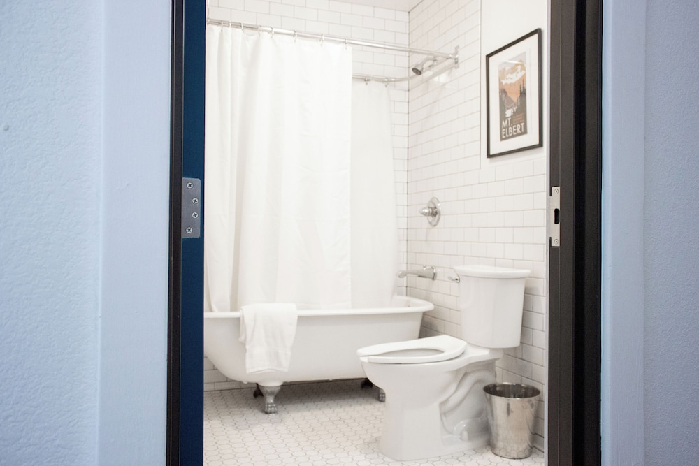 11th Avenue Hostel