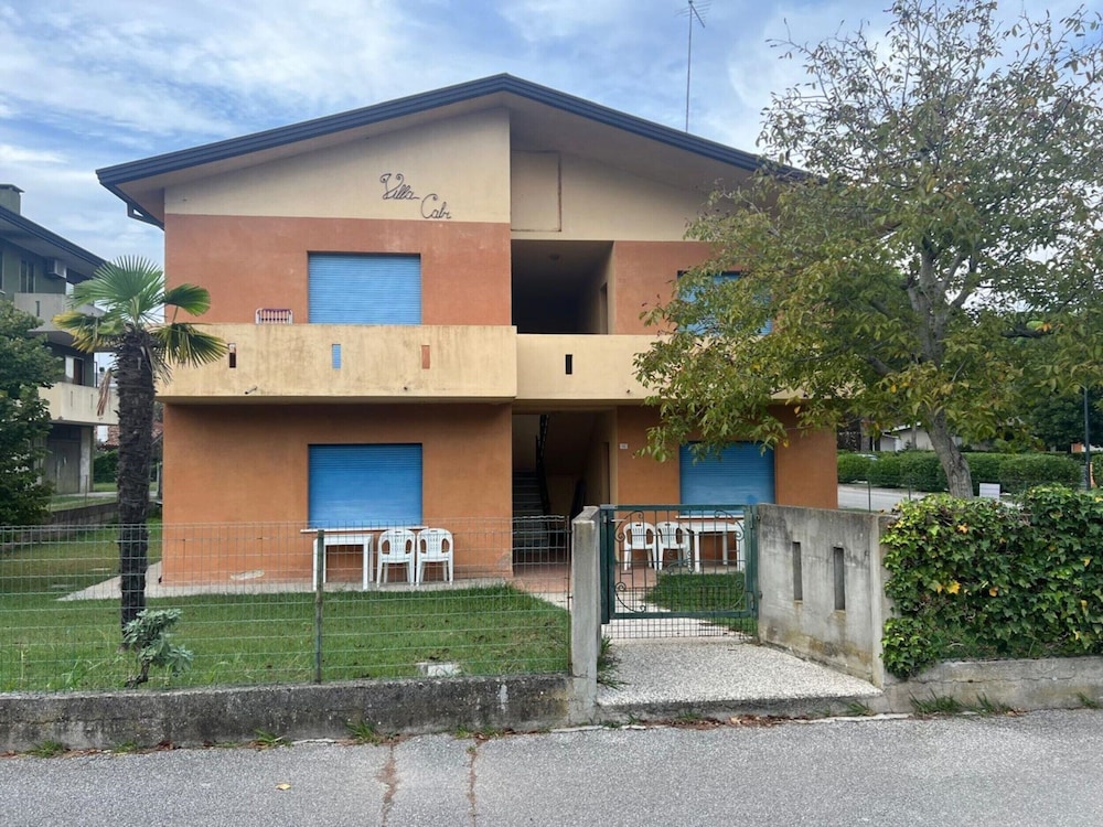 Bright Villa Flat With Shared Garden