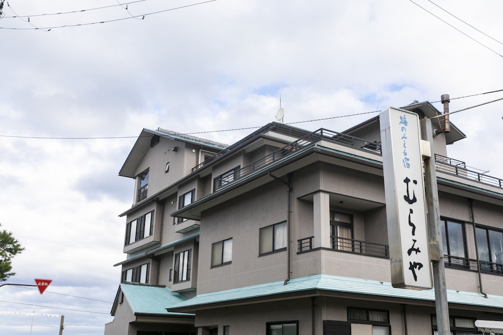 Uminomieruyado Muramiya