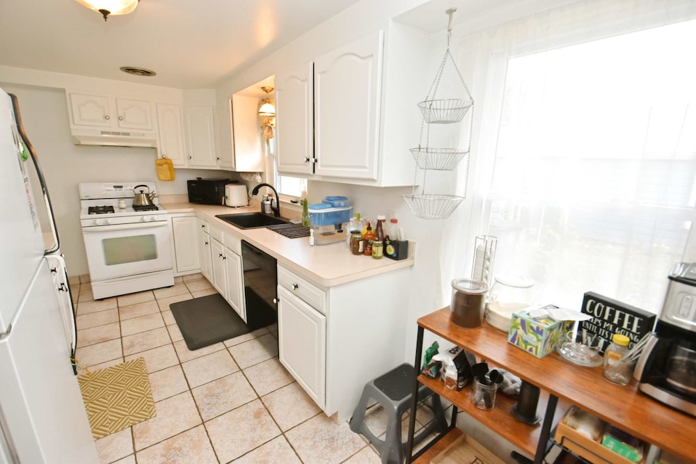 3 Bedroom 2 Bath Home Close to ND w Fire pit 1155
