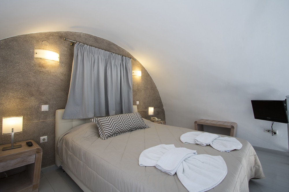 Erato Apartments