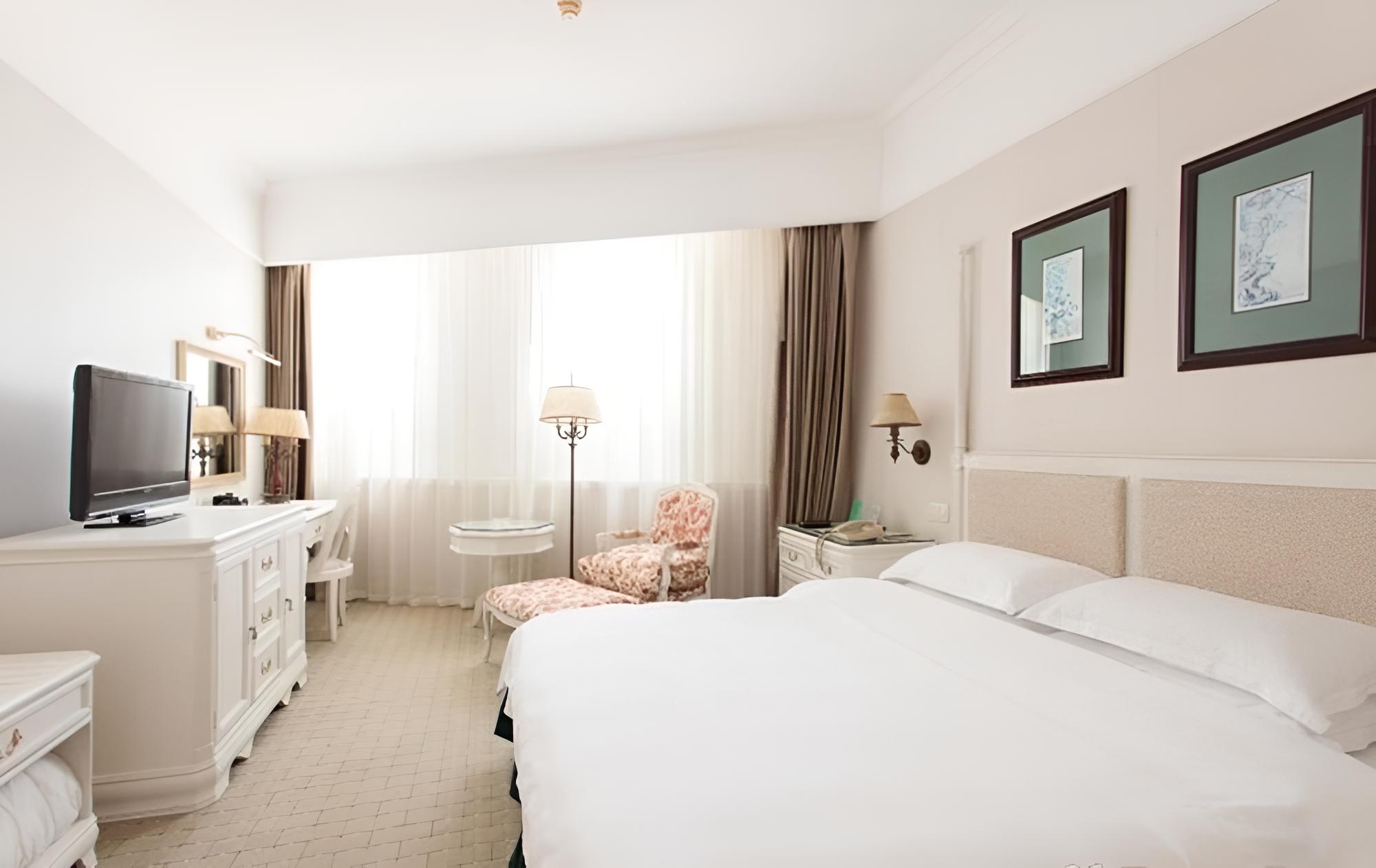 Golden Coast Lawton Hotel