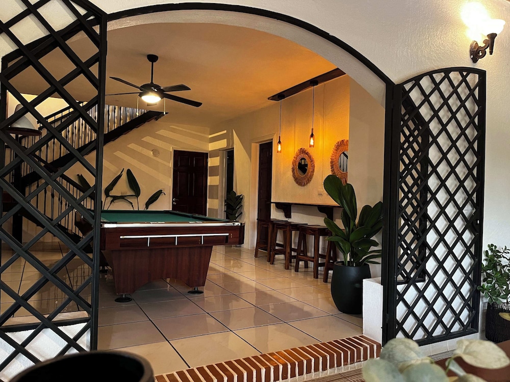 5 min to Beach Private Pool European Style