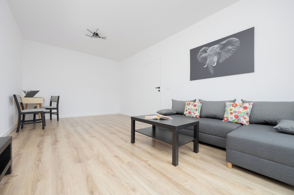 Workspace With Parking by Renters view 3