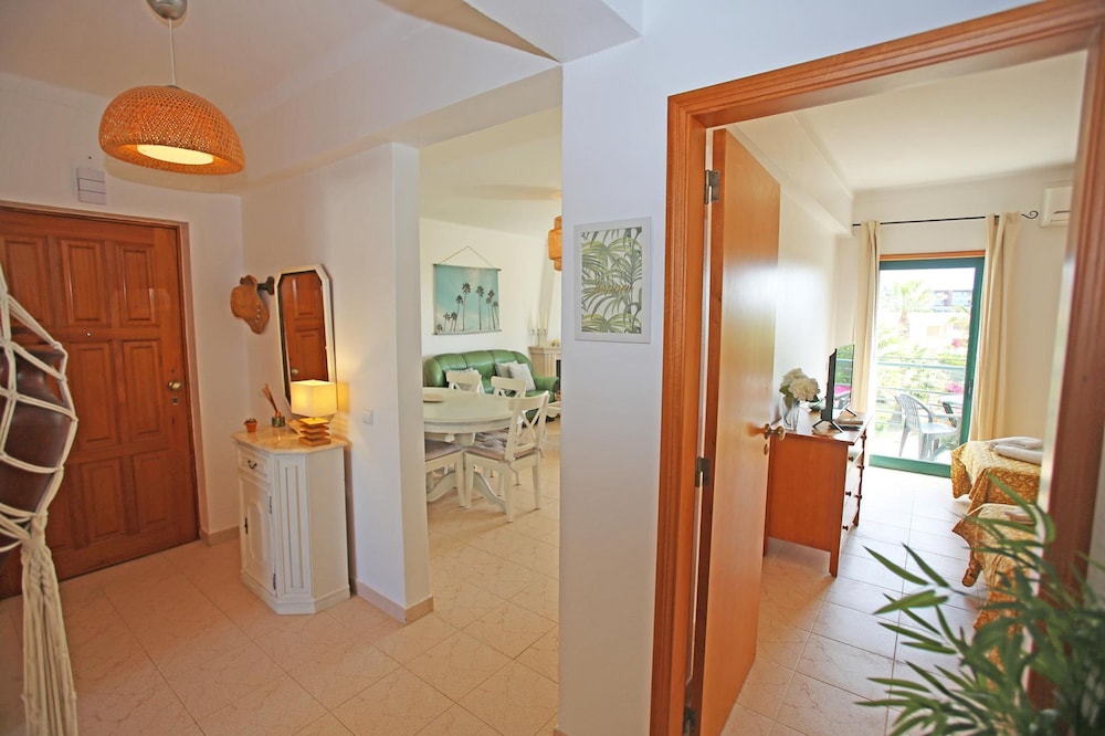 B16 - Sandy Pine Beachfront Flat in Lagos