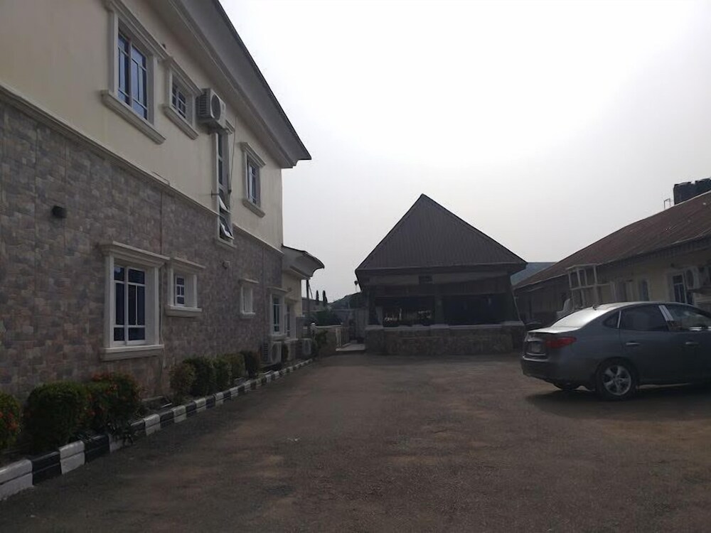 Peninsula Suites