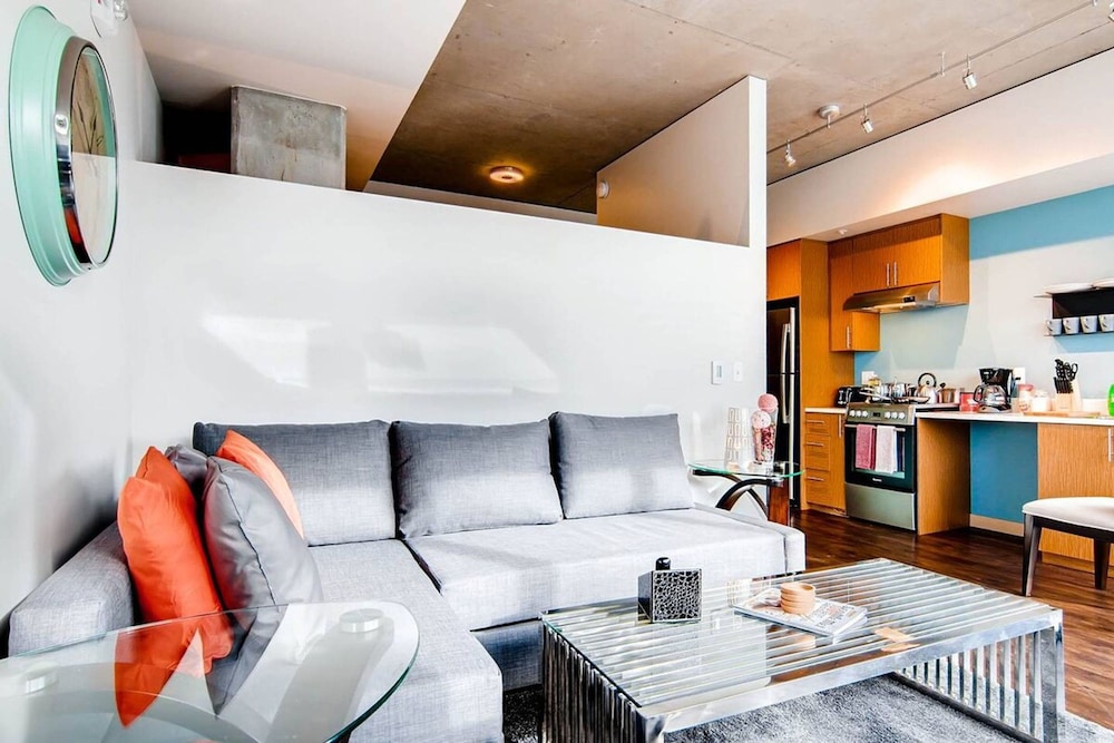 1 Location 2BR Across From Space Needle -vr1