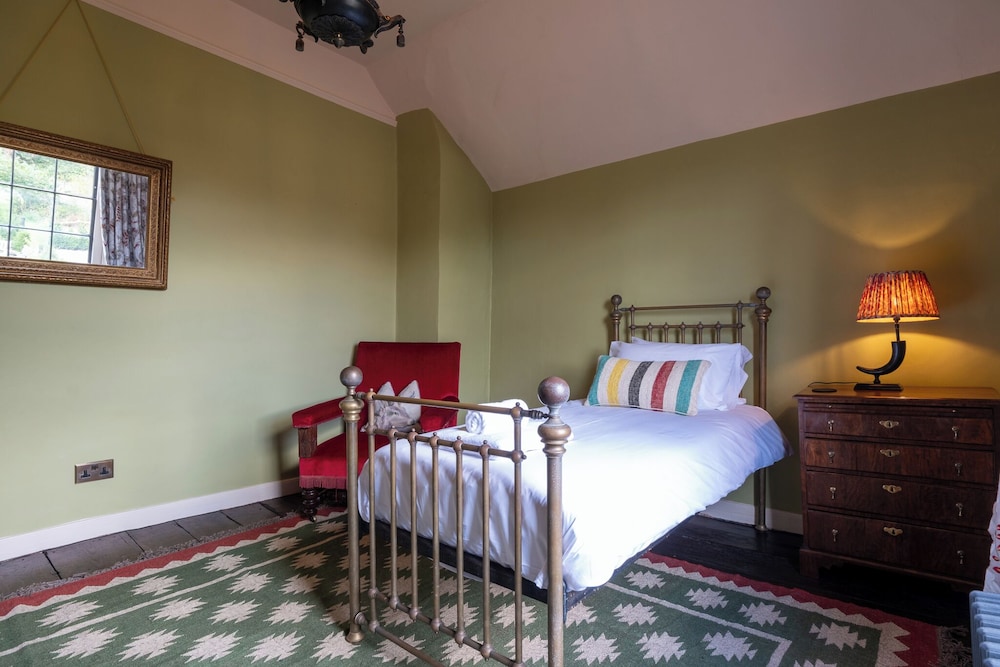 Stunning 4BD Home in Worcestershire