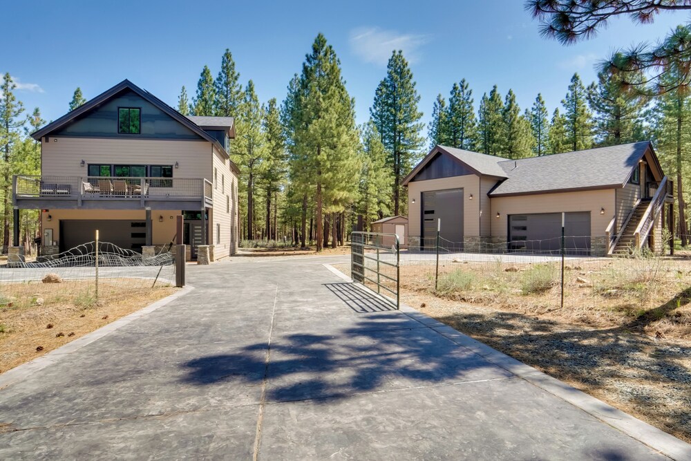 7 Mi to Lake Davis: Family Outdoor Retreat w/ Deck