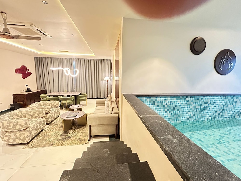 Omaya Suites