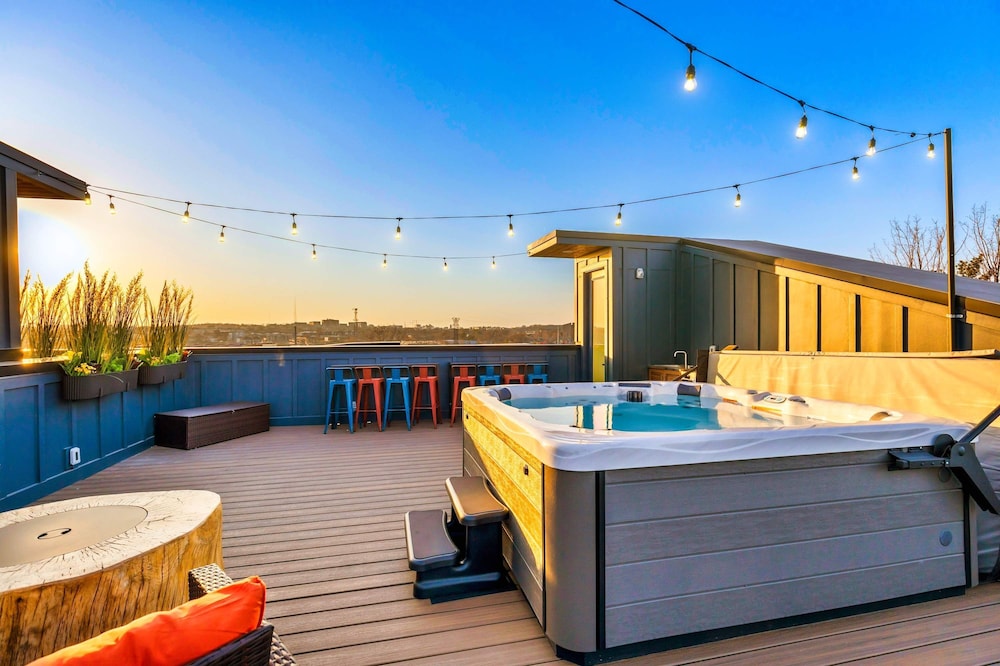 Two Homes Hot Tub Rooftop Deck in Nashville
