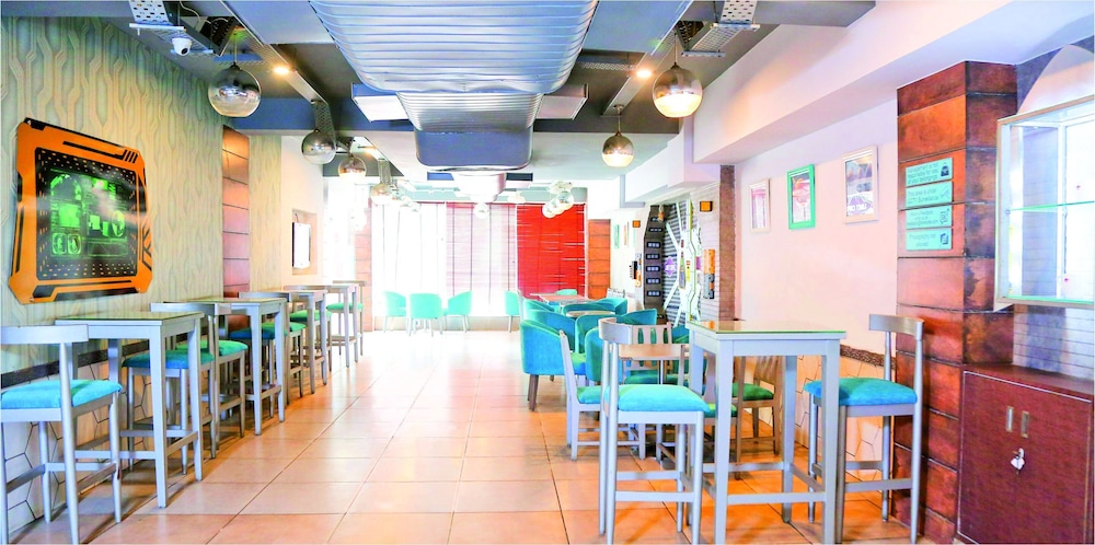 Food & Beverage