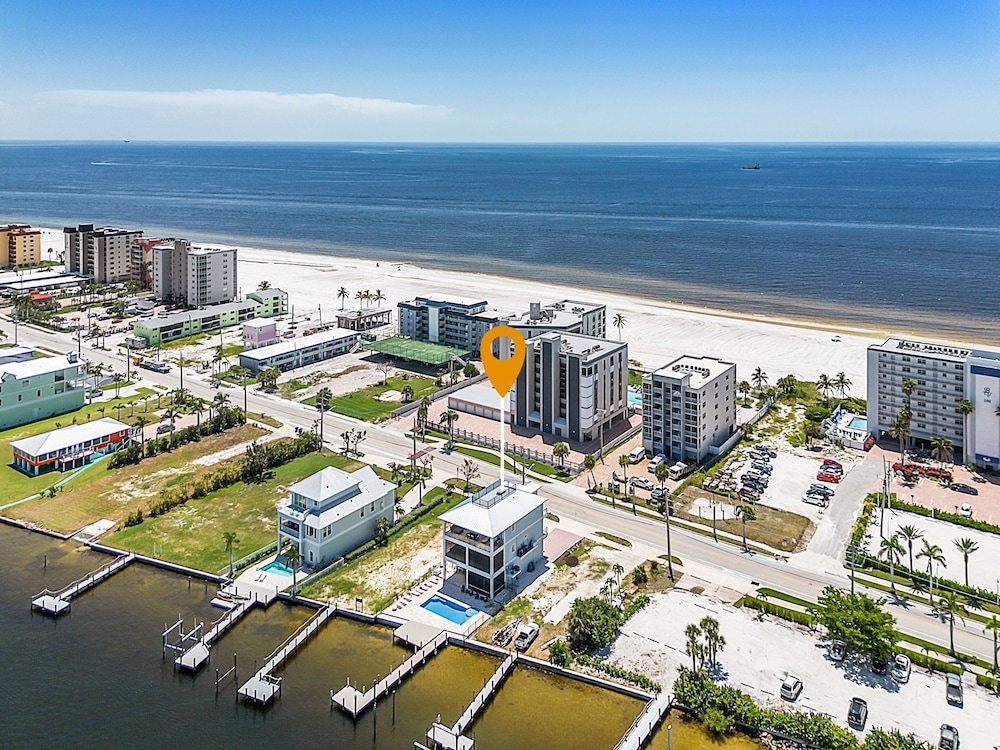 319 Bay & Beach Blessings: Pool Home W/ Water Views! 4 Bedroom Home