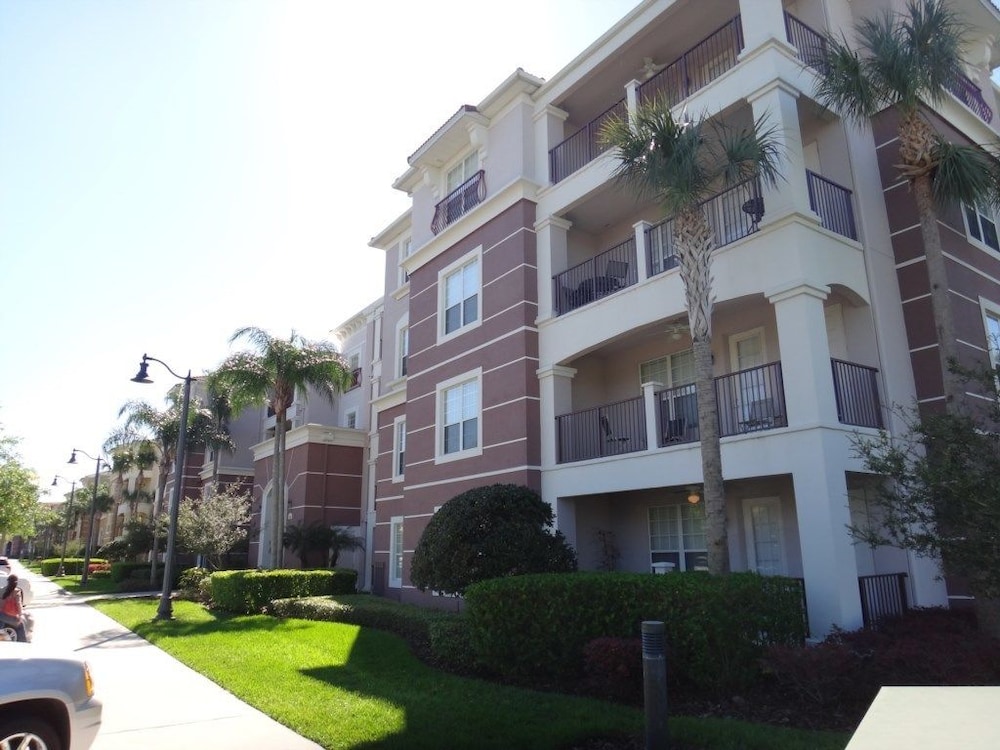 Universal Studio's Area Apt by CozyKey