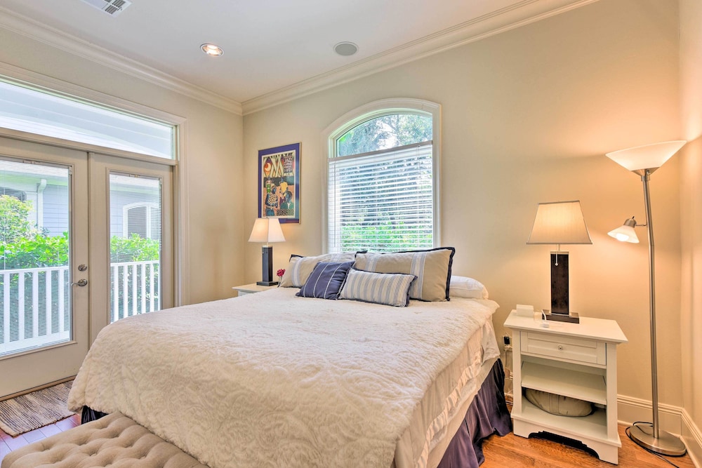 Adorable New Orleans Home ~ 6 Mi to Uptown! view 4