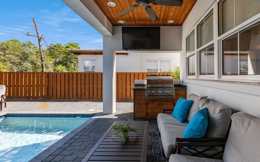 5BR Getaway w/ Private Pool, Golf Cart, 4 Bikes & 30A Convenience!