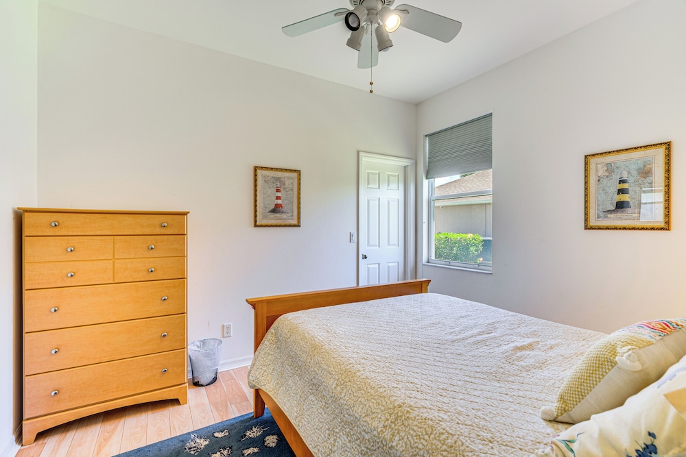 6 Mi to Fort Myers Beach: Lakefront Home w/ Pool