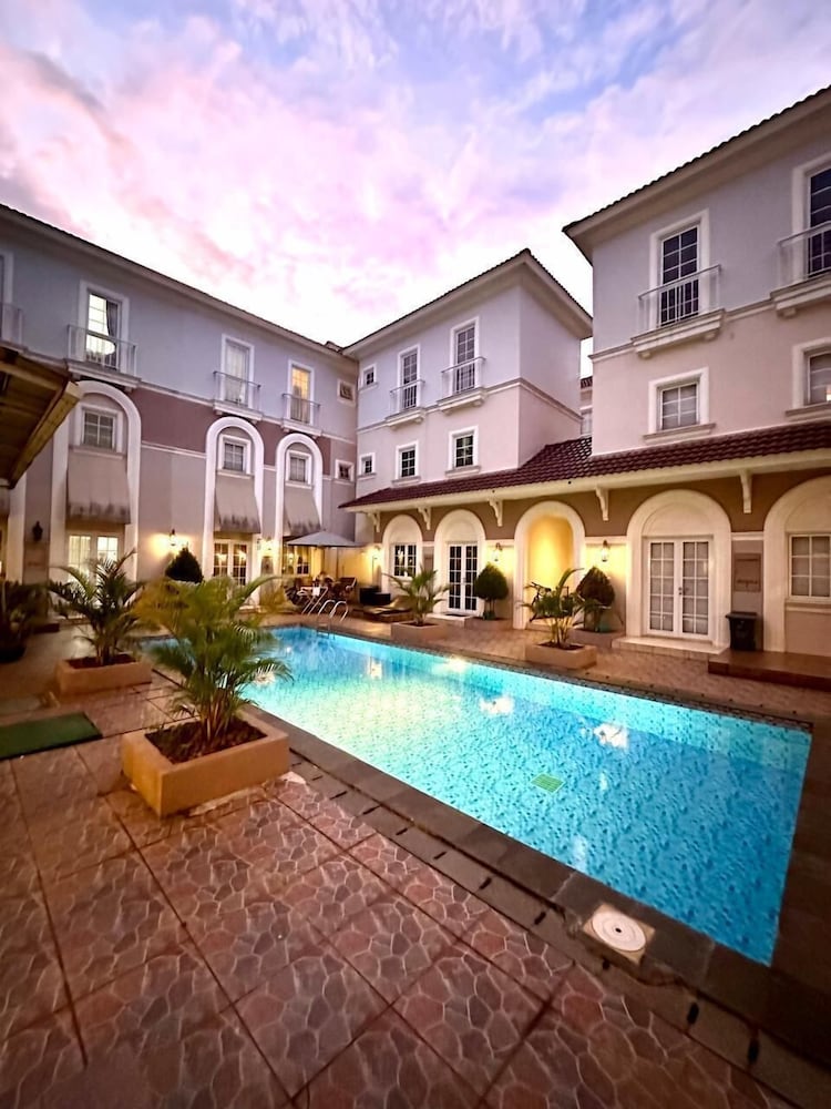 Suite Room by Echa at Alesha House