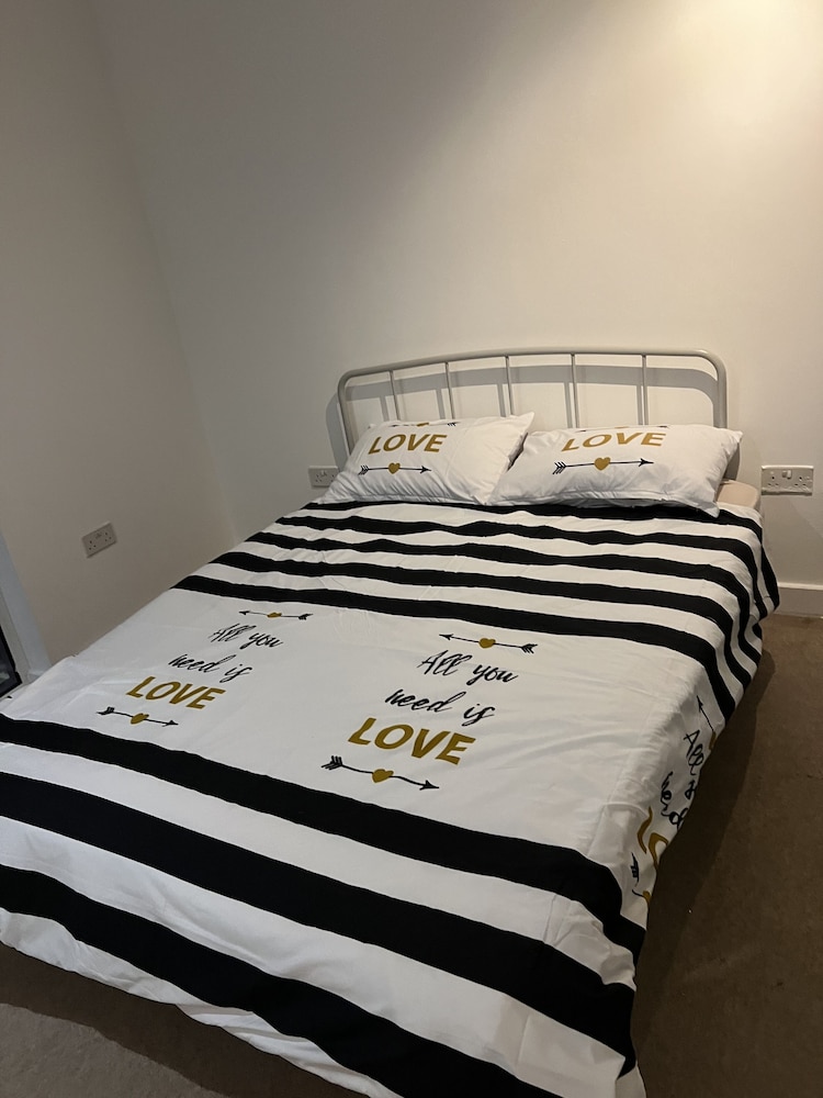 Remarkable 1-bed Apartment in Wembley view 5