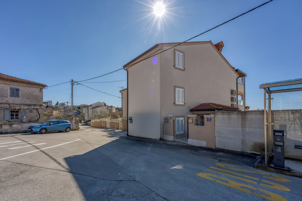 Apartment Jakara 1