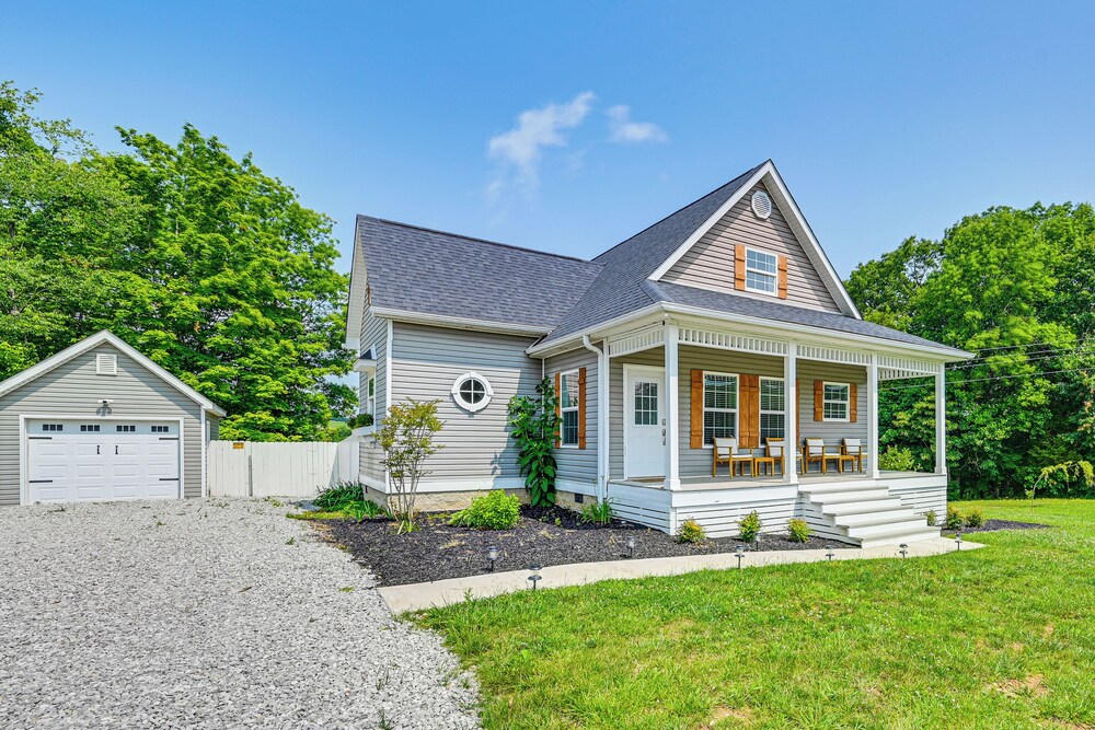 Pool, Lake Views, Dock & More: Mt Vernon Getaway