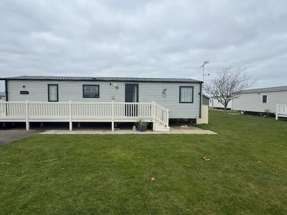Luxury 2 Bedroom van Pets go Free