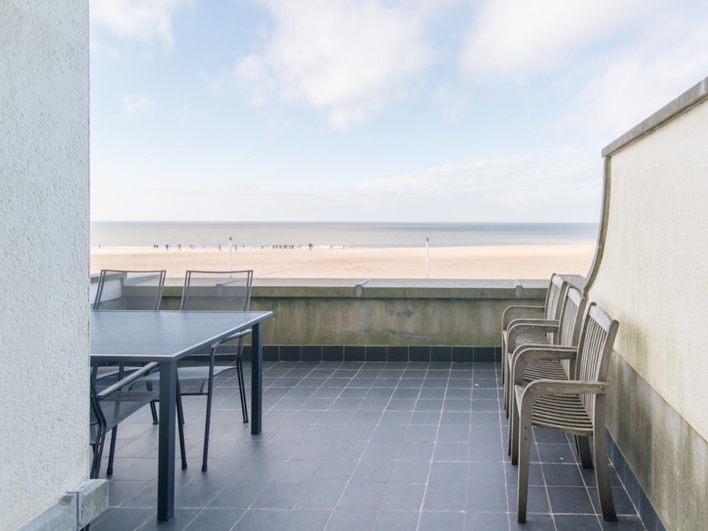 Charming Apartment Near the Beach