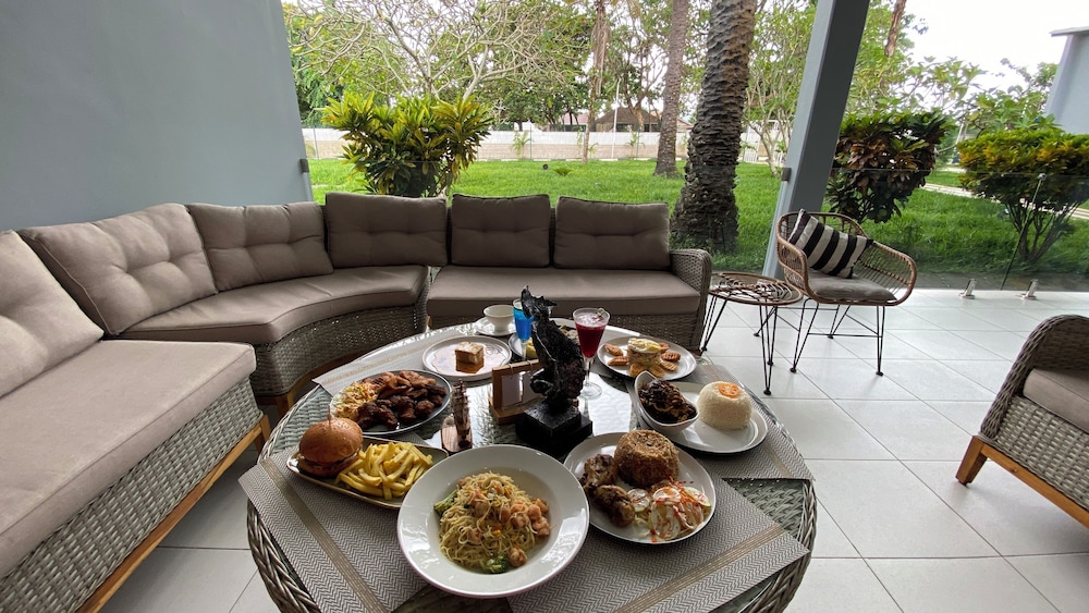Food & Beverage