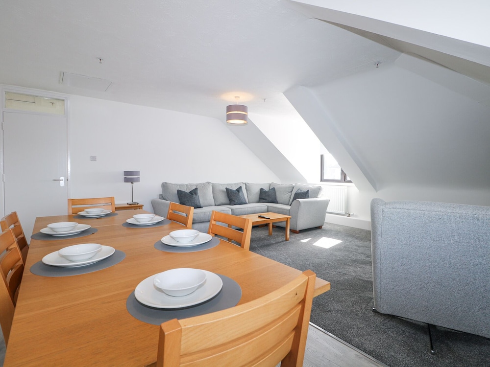 Flat 35 - Marine Court