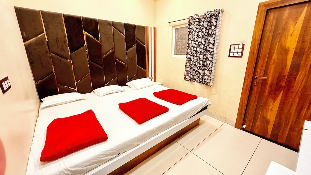 Hotel S C PALACE near Mahakal Temple