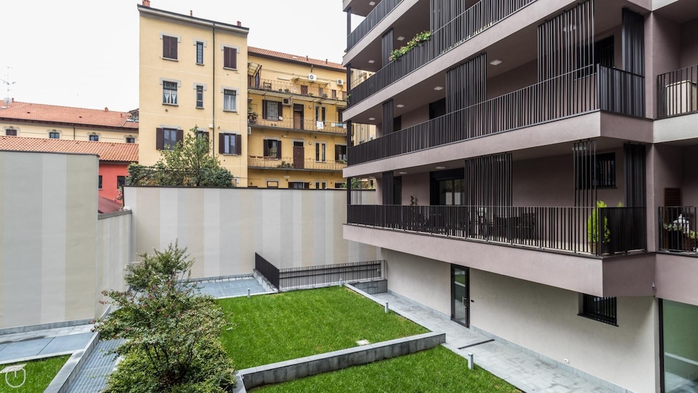 Lazzaro Papi 14 A en Milan — balance & terrace