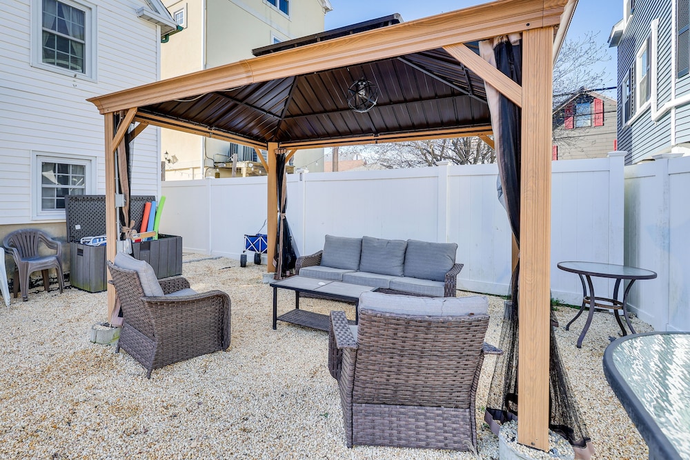 Milford Vacations - Milford Vacation Rental 1 Block to Beach! - Property Image 13