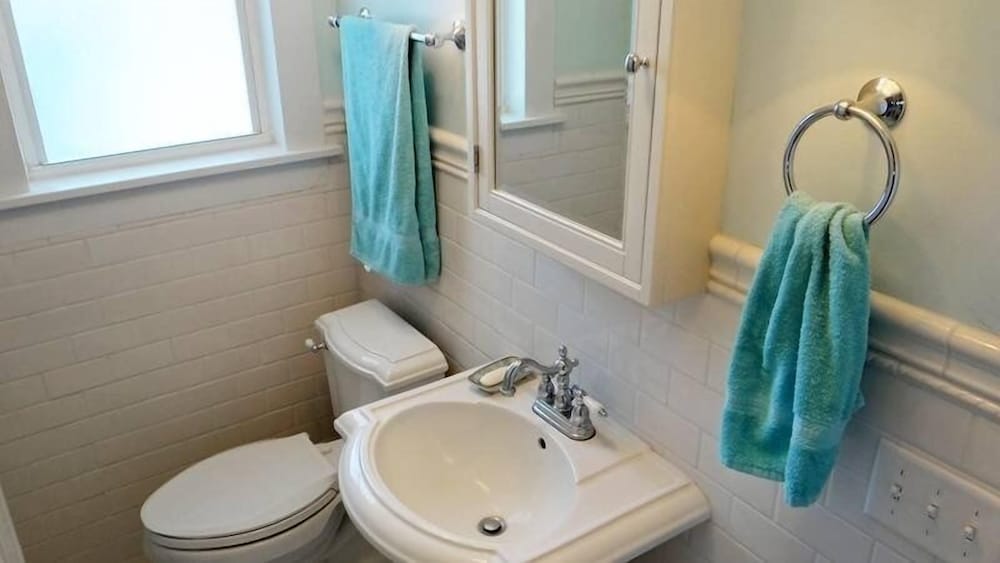 2404 Ave B 2 Bedroom Cottage by RedAwning