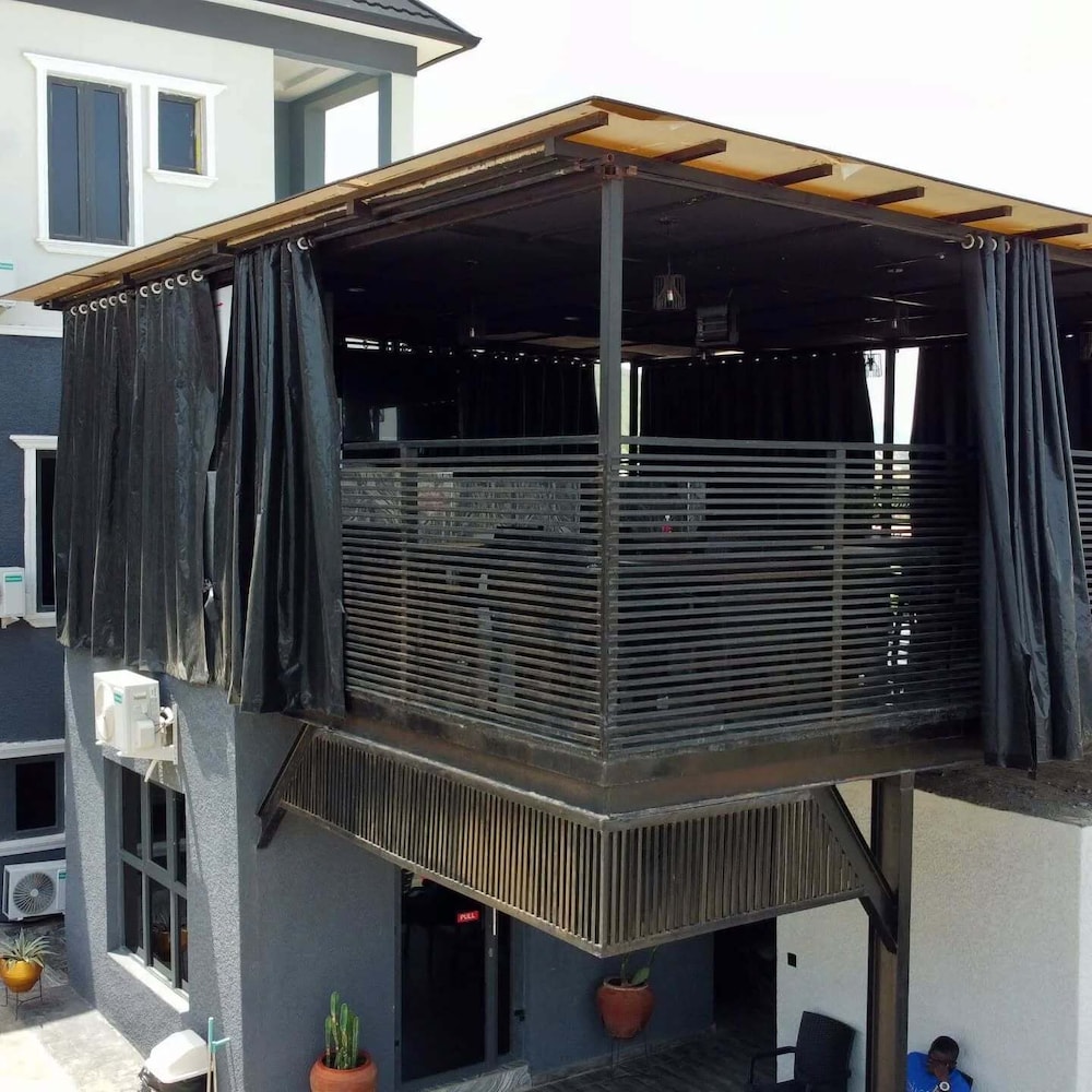 Deroche Apartment