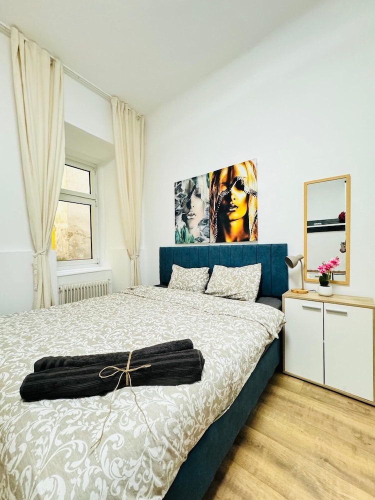 5BR Apt 10min to Matzleinsdorfer