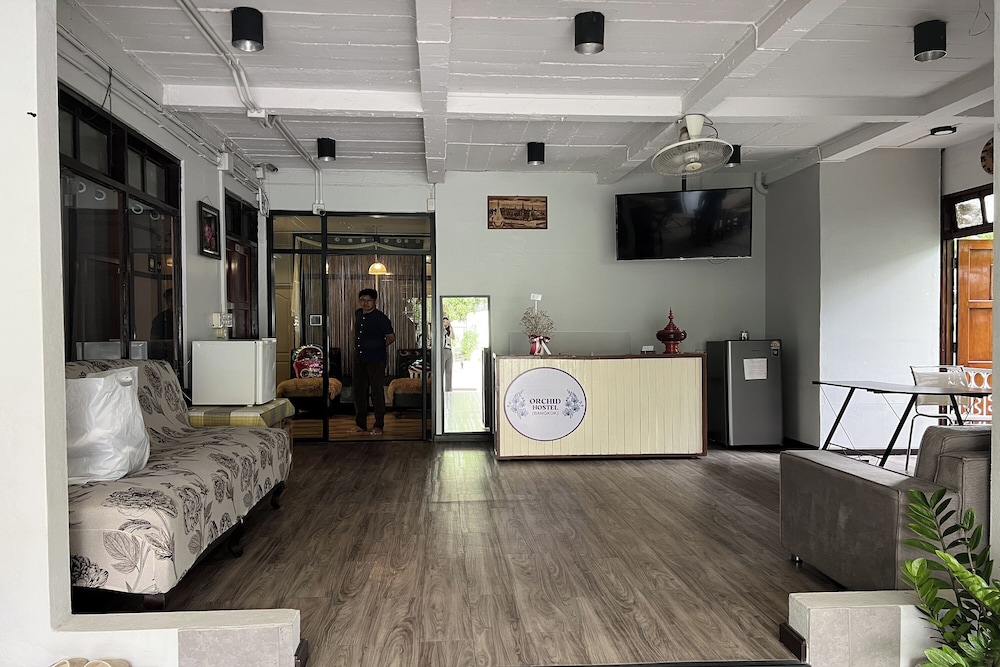 Orchid Hostel Near Bumrungrad Hospital and Nana Market