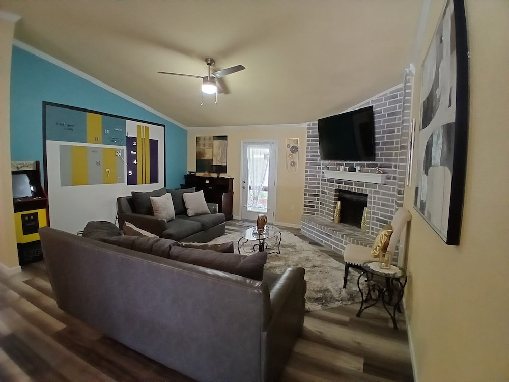 Modern Comfort Near Military Bases & Shopping Walk to Parks & Lakes!