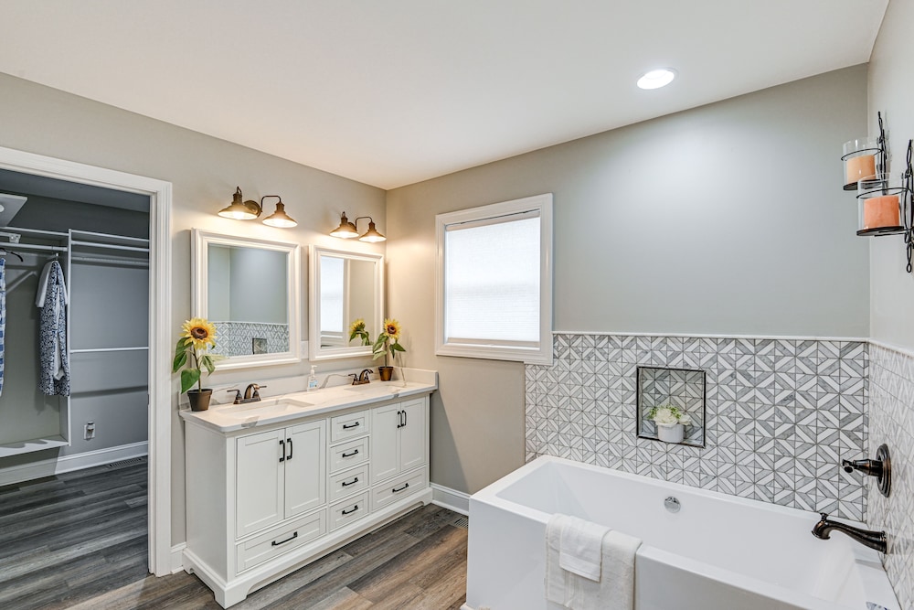 Family-friendly Home w/ Yard: 27 Mi to Nashville! view 5