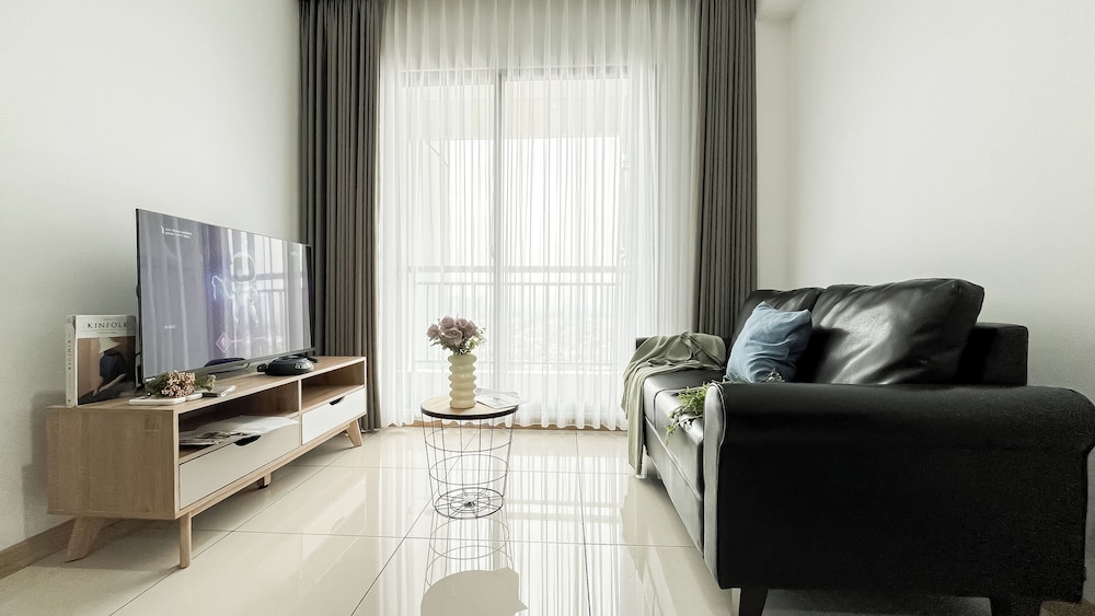 1Br Near Summarecon Mall At M-Town Signature Apartment